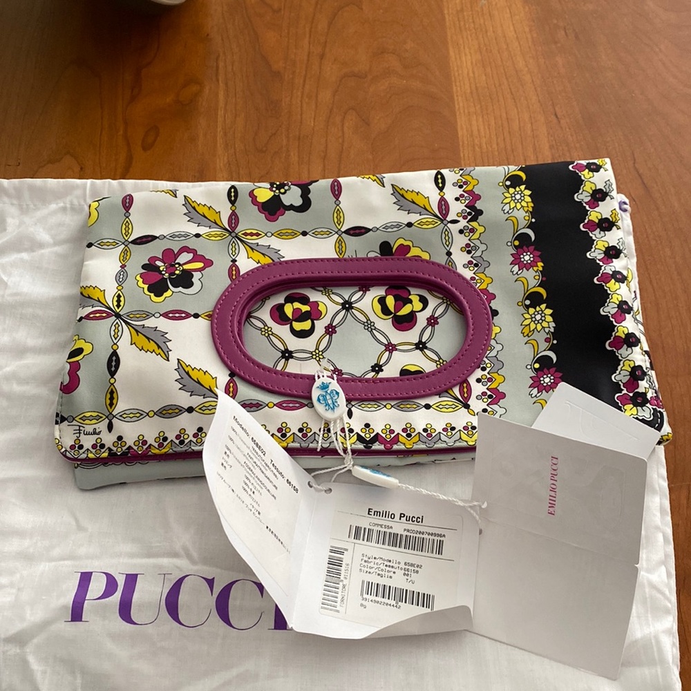 Gorgeous clutch that can be a crossbody (strap still packaged) nwt